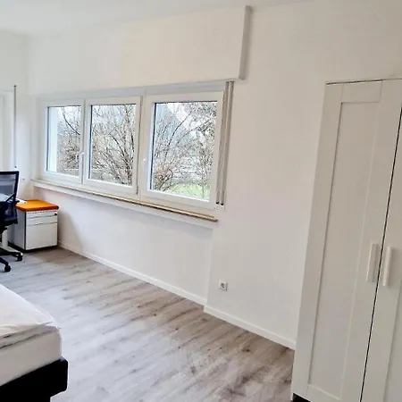 Efde Gmbh- Studenten Und Business Wg-zimmer Ab Sofort Frei 3-er Wg Inkl. Reinigungservice *