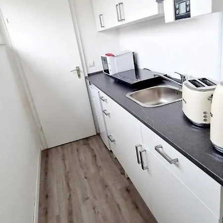 Efde Gmbh- Studenten Und Business Wg-zimmer Ab Sofort Frei 3-er Wg Inkl. Reinigungservice Heilbronn
